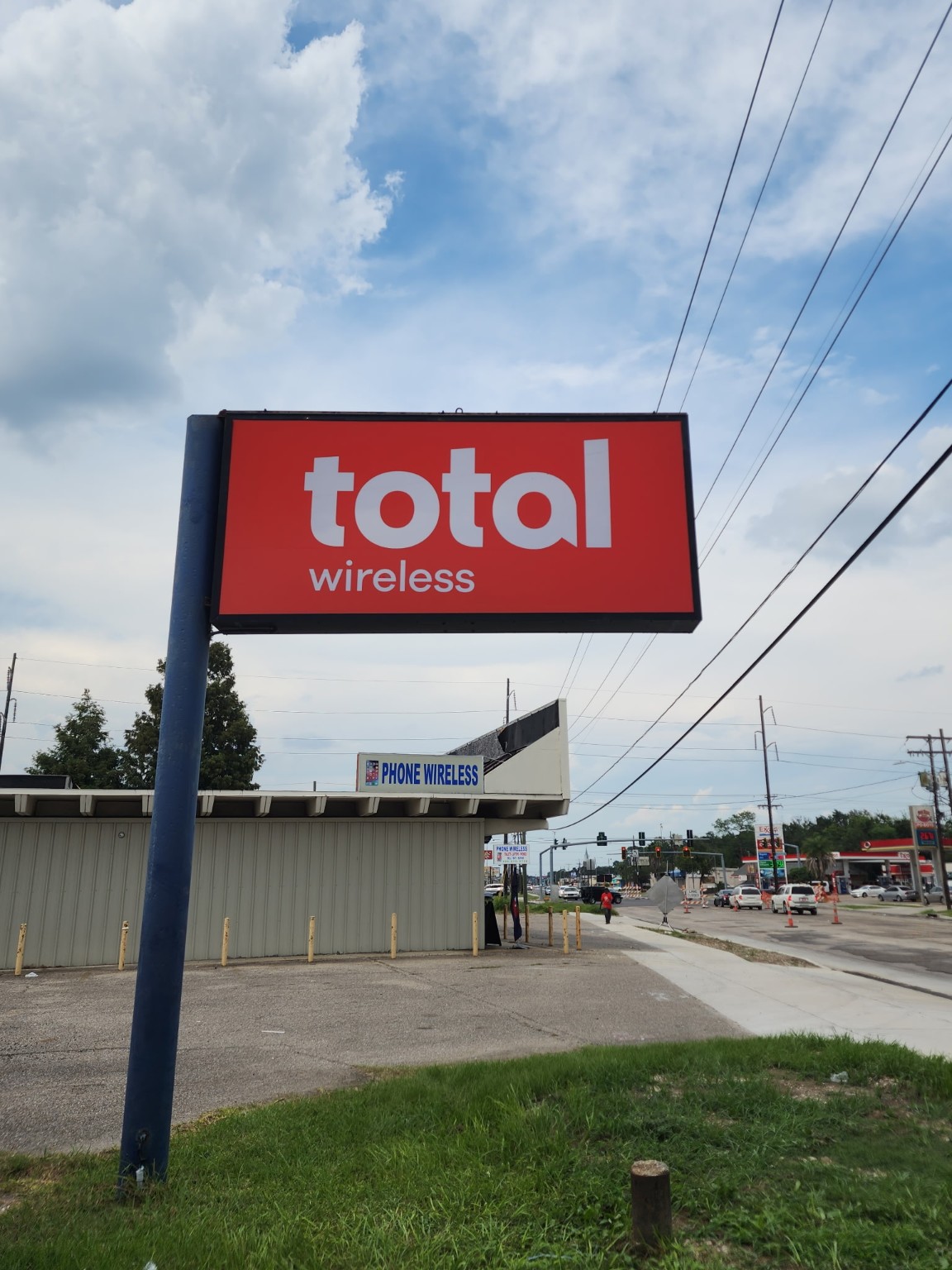 Total Wireless Pole Sign
